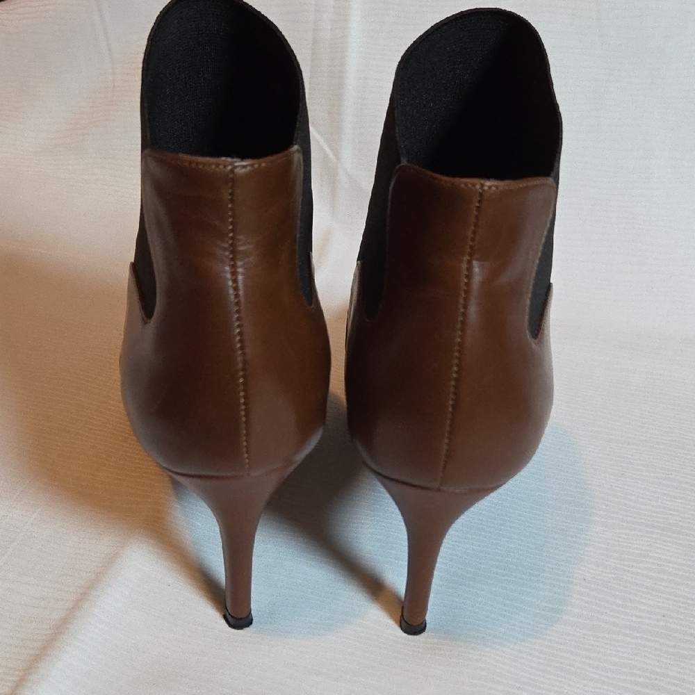 Joan Oloff Sophisticated Brown and Black Heeled Ankle Boots,sz 39. - Picture 2 of 5